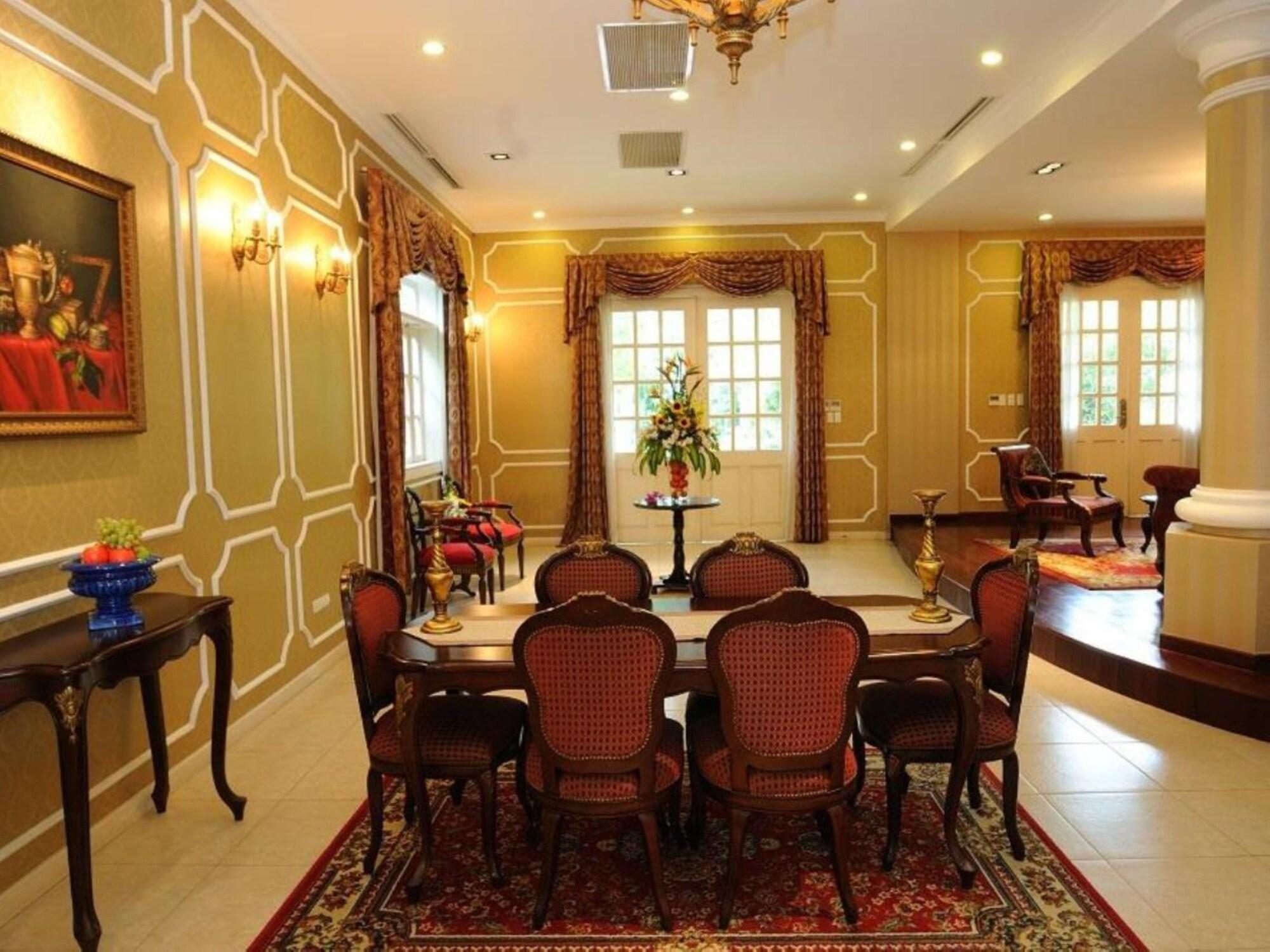 Khách sạn Toki Saigon And TP. Hồ Chí Minh
